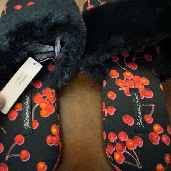 Victoria Secret Cherry Print Satin Faux Fur Slippers NWT Size Large - Picture 4 of 6